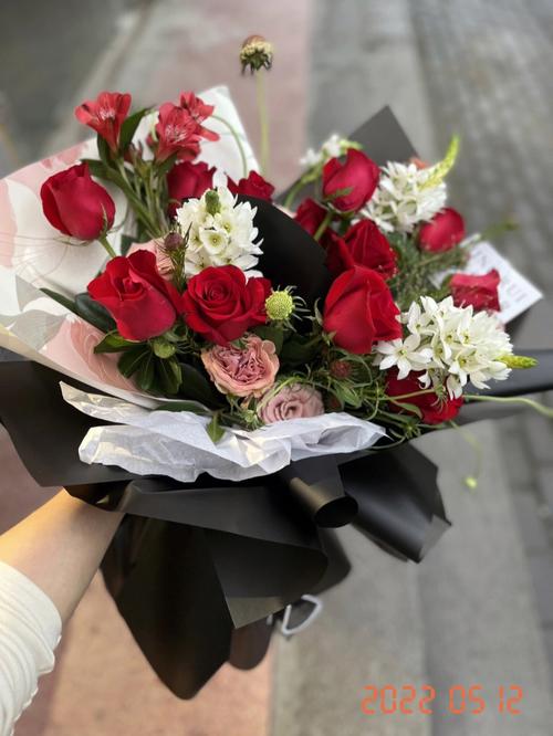 情人节给老婆送什么花？送一束玫瑰花,让她开心一下!