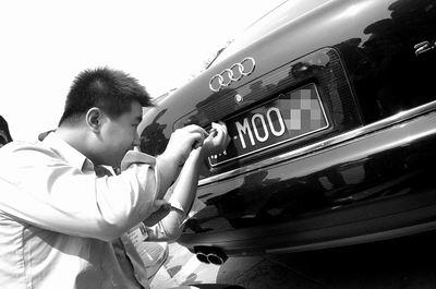 外地人在北京买车上牌需要摇号吗,需要什么条件呢？