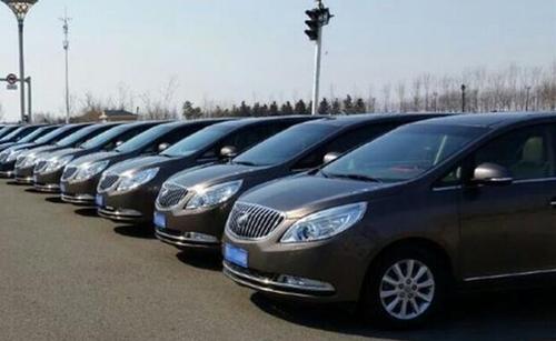 北京汽车租赁公司一般有多少辆车？租车一天多少钱？